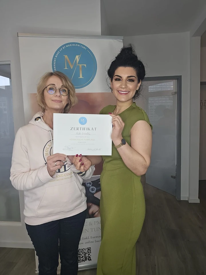Teilnehmerin bei Weiterbildung zur Fußpflegerin in Essen, deutschlandweit buchbar -MT Cosmetic Academy