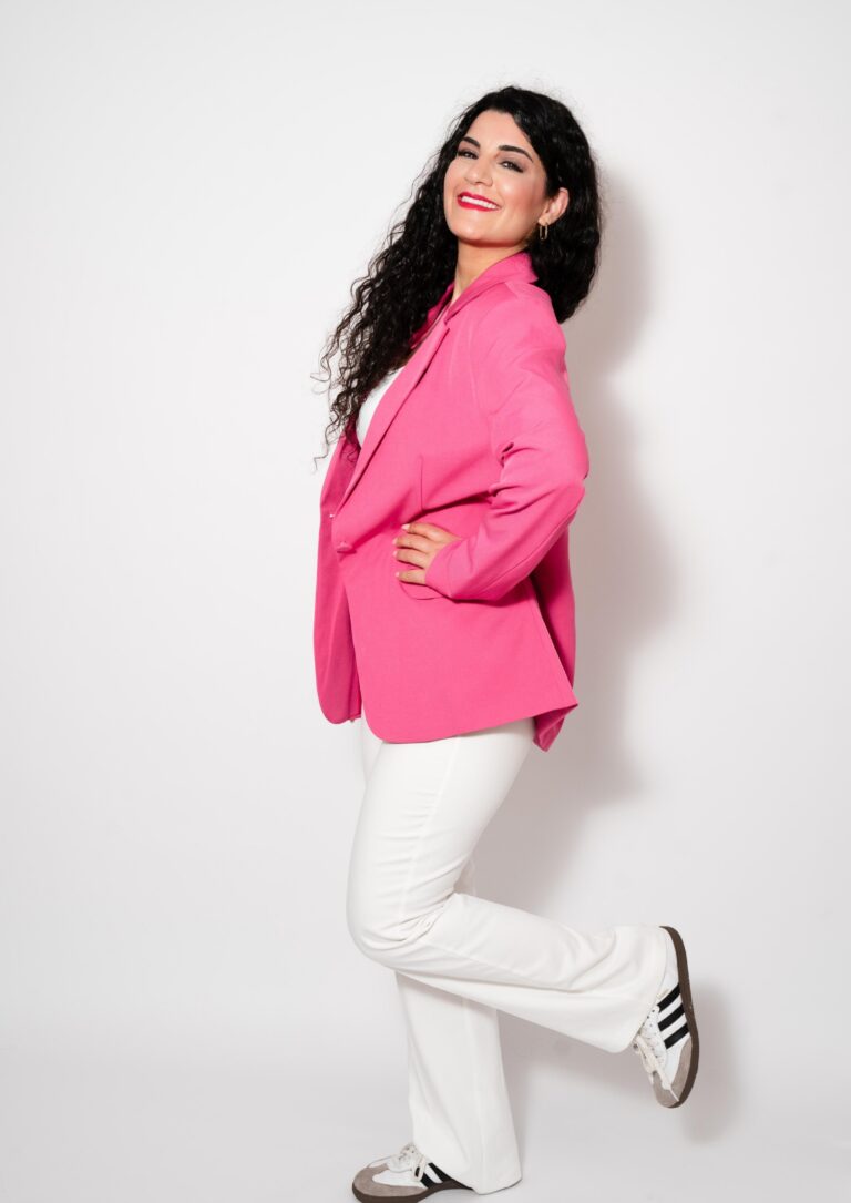 Marjolein von MT Cosmetic im Beauty-Studio Essen -Microblading, Microneedling, Zahnbleching,Wimpern-und Brow- Lifting für Kunden aus Hattingen, Velbert und Umgebung